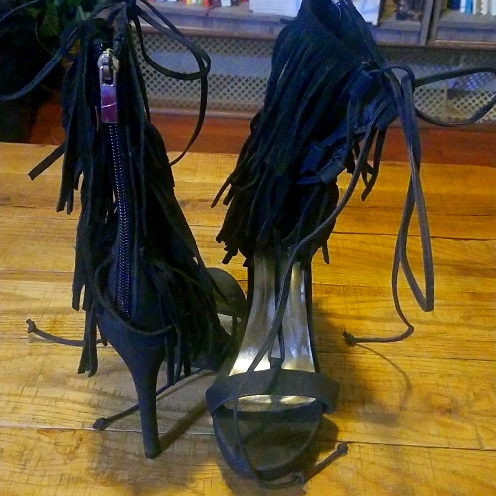 Fun and sexy fringed black heels size 7.5